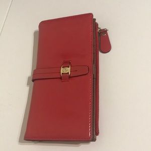 Woman’s wallet